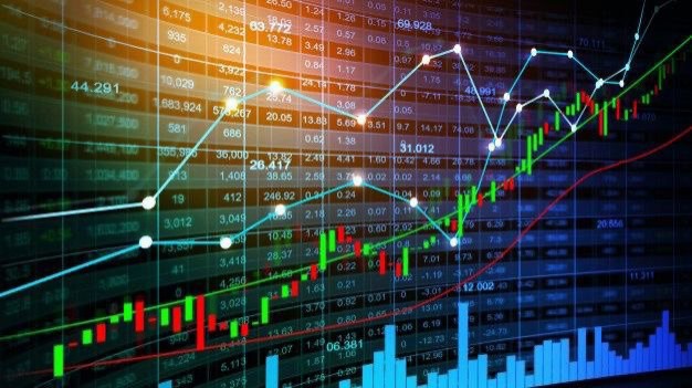 9 ИНТЕРЕСНЫХ ФАКТОВ О ТРЕЙДИНГЕ, КОТОРЫЕ ВЫ ВОЗМОЖНО НЕ ЗНАЛИ! ЗАПИШИТЕ!🤔

Современный рынок не стоит на месте, демонстрируя каждый год все новые и новые достижения. Поэтому сегодня мы поговорим об интересных фактах, присущих нынешнему трейдингу.

📌ФАКТ №1 – трейдинг влияет на психологию трейдера настолько же, насколько его психология влияет на его же торговлю. Большинство трейдеров испытывает расстройство и стресс, потому что они неудачно торгуют, ежедневно сталкиваясь со своими недостатками и с преимуществом рынка. Поэтому воздействуя на свои эмоции, вы вряд ли окажете себе существенную помощь, особенно если вы подвергаете свои финансы риску и в действительности не имеете рыночного преимущества. 

📌ФАКТ №2 – психо-эмоциональное разрушение наблюдается даже у очень успешных трейдеров. Торговая система, которая приносит 70% выигрышных сделок, регулярно сталкивается с несколькими потерями подряд, и со столь же большими периодами нулевых результатов, оказывая негативное психологическое воздействие на трейдера. Череда отрицательных событий (включая финансовые потери) происходит более часто, чем трейдеры готовы воспринять. 

📌ФАКТ №3 – тренировка – это прямой путь к мастерству. Если говорить о любой области нашей жизнедеятельности, будь то спорт, танцы или шахматы, вы поймете, что лишь регулярная практика формирует правильные навыки. Трейдинг, как вы понимаете, намного труднее, чем другие области вашей работы, потому что здесь нет никаких «детских» чемпионатов или конкурсов, помогающих вам в развитии. В общем, без стабильной практики и ежедневного обучения, трейдер сталкивается с недостатком навыков, в результате чего он не выдерживает состязание с другими участниками рынка. 

📌ФАКТ №4 – большие доходы подрывают эмоции трейдера так же, как и его убытки. Трейдер оказывается эмоционально «выжатым» тогда, когда соприкасается с событиями, которые находятся вне его ожиданий. Торговый метод, который точен на 60%, имеет 4 прибыльных сделки ориентировочно в 13% случаев. Трейдеры столь же самонадеянны в течение прибыльных периодов, как и не уверенны в себе во время череды проигрышных сделок. 

📌ФАКТ №5 – размер убивает. Самый короткий путь к эмоциональному краху трейдер
