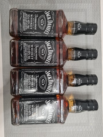 Максим Евгеньевич в LOOKY. . Виски Jack Daniel's....