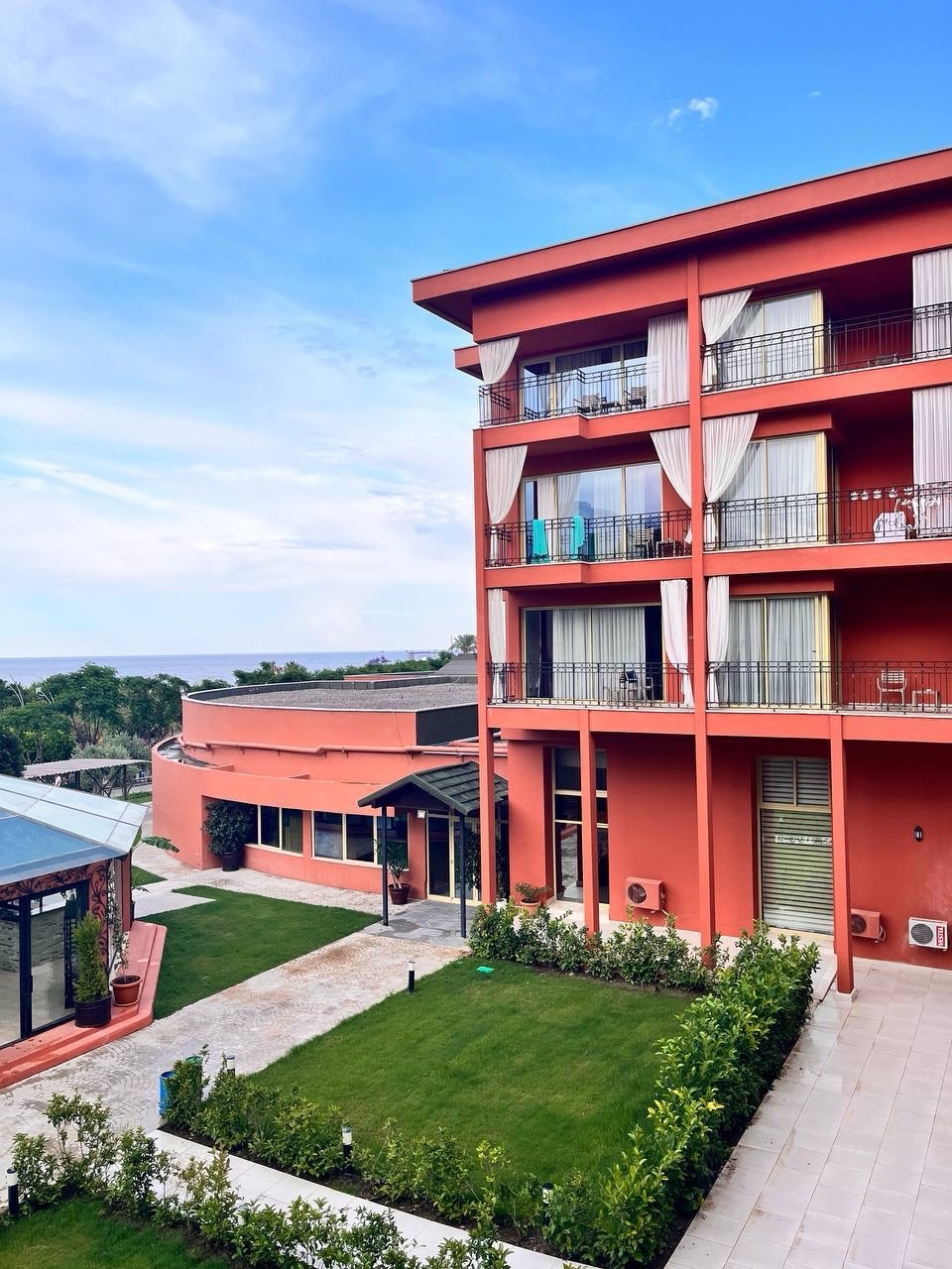The Norm Oriental Kemer (EX.
Asteria Kemer Resort) 5*

5Отель на первой береговой линии в поселке Чамьюва. Компактная территория, но при этом большие номера с богатой отделкой. Роскошный спа-центр и открытый бассейн свободной формы с видом на Средиземное море.