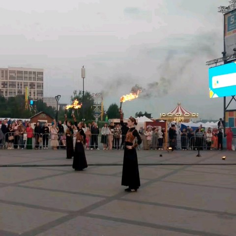 Крестовская в LOOKY. . 