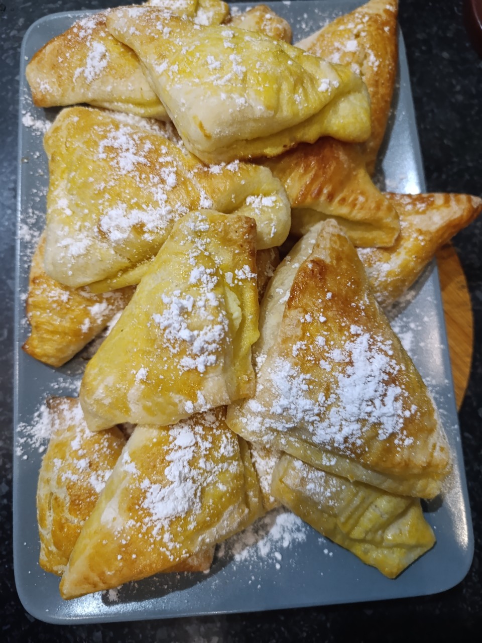 AllaSolo в LOOKY — А мы здесь плюшками балуемся, слоёные язычки с творогом, куп