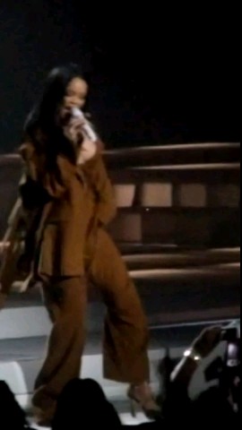 ObiHom в LOOKY. #obihom,#rihanna,#loveisgone,#cover,#укулеле,#гитара. Как-то раз на концер...