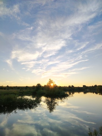 Вика Наумова в LOOKY. . Закат у реки 🏞️ [#р...