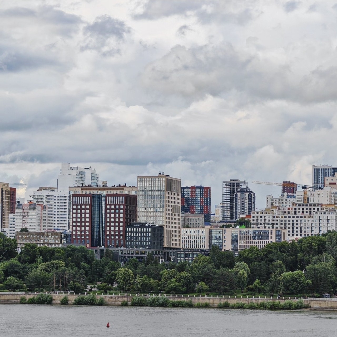 24.06.25
Иду домой счастливый после защиты диплома
#новосибирск #нсо #прогулка #лето #вечер