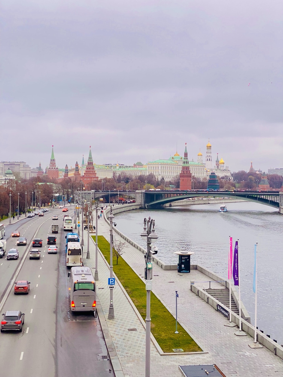 Москве 879 лет!

🇷🇺 Москва — это и столица, и гордость нашей страны! И правда: она не верит слезам. Но это не останавливает тех, кто каждый день приезжает сюда, чтобы обуздать виражи собственной судьбы именно в златоглавой.

Москва — ориентир для регионов, высокая планка достижений, к которой необходимо стремиться.

Люблю Москву. 🖤 И мне повезло, что она отвечает мне взаимностью.

Дорогие москвичи!

От всей души поздравляю вас с Днём Москвы! До скорой встречи! 👋

#Москва #столица