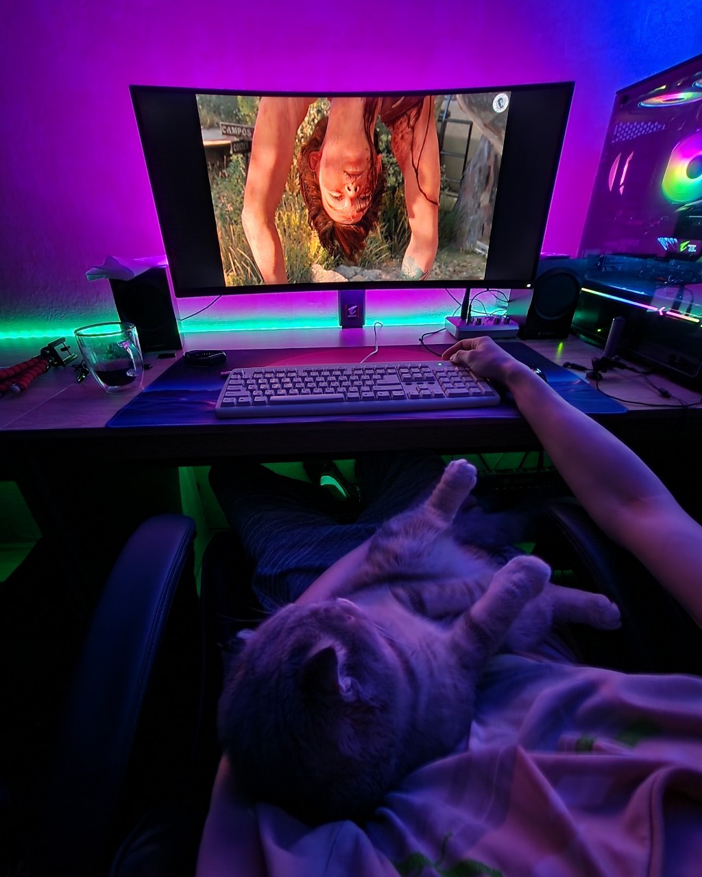 На чиле) [#TheLastOfUs](TheLastOfUs) 