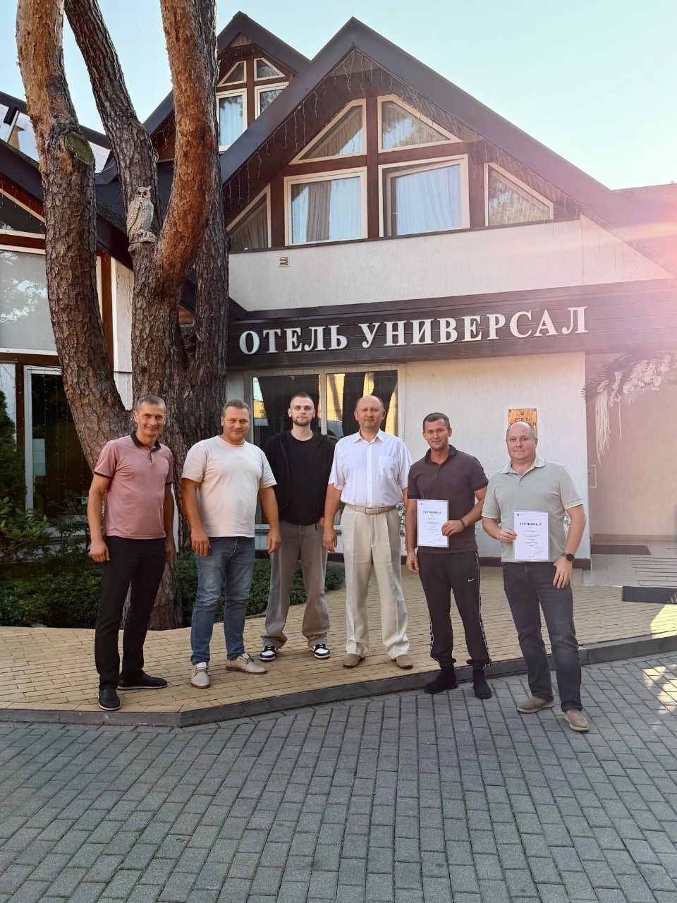 Завершилась третья сессия курса для руководителей  сервисов и технических директоров в Светлогорске в отеле #Универсал.
За 3 дня участники из Москвы, Пензы, Нижнего Новгорода и Железногорска:

1.   Обсудили логику организации #CRM и поняли, что нужно учесть, чтобы этот инструмент работал эффективно.
2. Изучили модель юридической безопасности #СТО с учетом как положений Закона о защите прав потребителей, так и Постановления Правительства №780, РД, ГК РФ и, конечно же Декрета №6.
3. Увидели, как результативно использовать на практике воронки сервиса, и как использовать этот инструмент в кризис-менеджменте.

Спасибо за участие. Успехов вам и удачи!

#Краснобрыжий #АкадемияАвтобизнеса