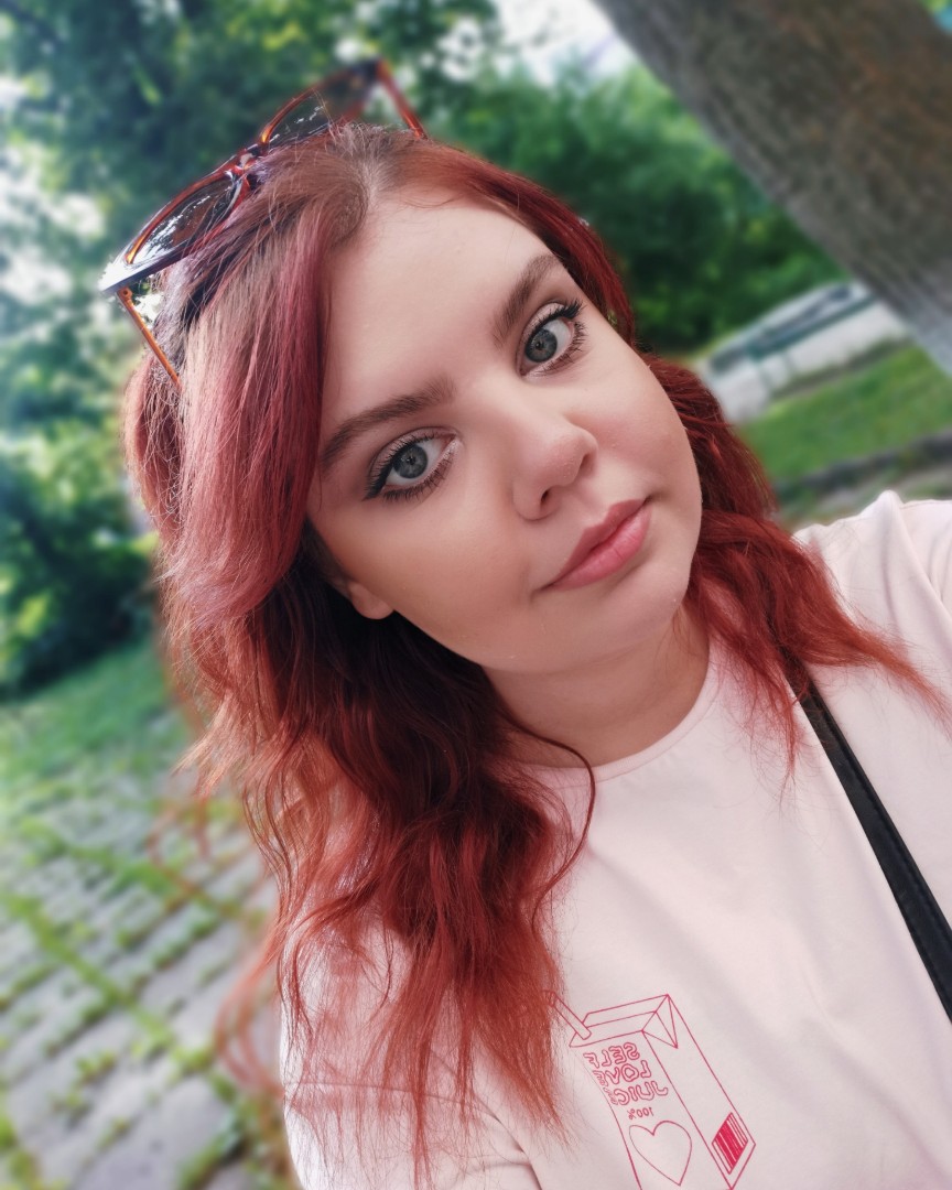 У нас жара 🙈

Лето летом, но жару я не люблю. Поскорее бы уже настала хоть небольшая прохлада 🤔🌦️

Желаю всем замечательной и комфортной погоды 🙏

[#looky](looky) [#LOOKY_топ](LOOKY_топ) [#селфи](селфи) 