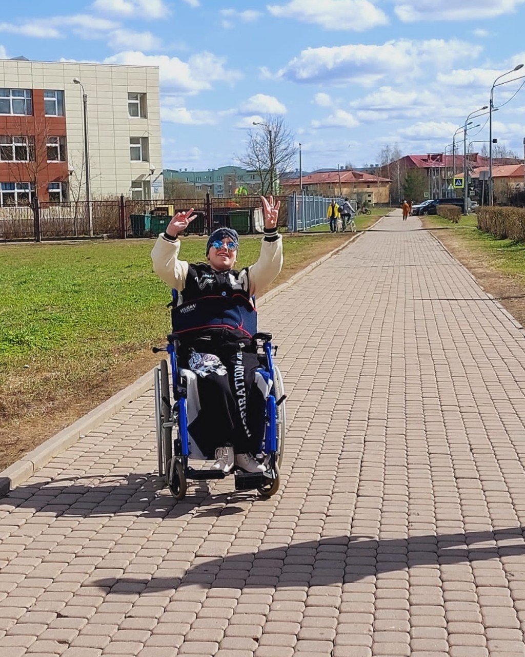 https://teplonashihryk.ru/campaign/pozhertvovat/
#УляНовости от 14.04.24 #ПослеОперации #СборУле 345.478р из 583.600р до конца 24го года. А девочка наша снова легла на операцию: уже подготовка в больнице к операции.🙏

https://teplonashihryk.ru/campaign/pozhertvovat/
 ссылка в шапке профиля для помощи Ульяше

Пишет в фонд мама Ульяши: "Ирина Васильевна здравствуйте.  Был врач ,сказал пока лежим разминаемся может в конце недели выпишит, сказал посмотрит как разработка, есть боли или нет. Отпустит домой (в гостиницу) разрабатывается там будем.  ,через какое то время вызов пришлёт на операцию."

И еще Мама Ули пишет нам:
"В Вашем Фонде юбилей! Стали ВЫ ещё взрослей, Ввысь дела у Вас пошли !  Коллектив у Вас достойный: Честный,опытный,проворный, Предприимчивый ,надёжный, Мудрый,но и молодёжный!  10 ЛЕТ  трудились славно, к цели нужной шли Вы плавно, Заслужив наград порядка В деле трудном и несладком! Мы ВАС очень уважаем, Всего доброго желаем.  С ЮБИЛЕМ💐💐💐 ДОРОГОЙ ФОНД "ТЕПЛО НАШИХ РУК" 🥳🥳🥳🩷🩷🩷"