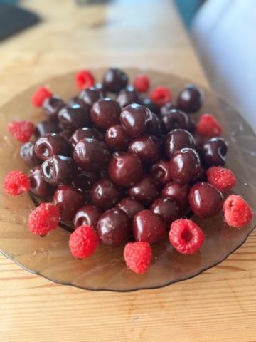 sweettea_yul в LOOKY. #фрукты,#вайб,#черешня,#малина. Пока мыла фрукты, уж...