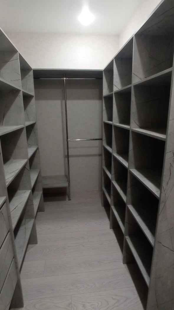 😍😍😍
Друзья, это же полнейший восторг, иметь такую гардеробную. Целая отдельная комната.🔥
Не передать всех эмоций 😍

Заказать мебель по индивидуальным размерам можно по телефону 89224433529.
Выезд мастера на замер по городу БЕСПЛАТНО. 😉

#мебель_от_Павла #Сургут #мебель #корпуснаямебель #встроеннаямебель #мебельназаказ #изготовлениемебели