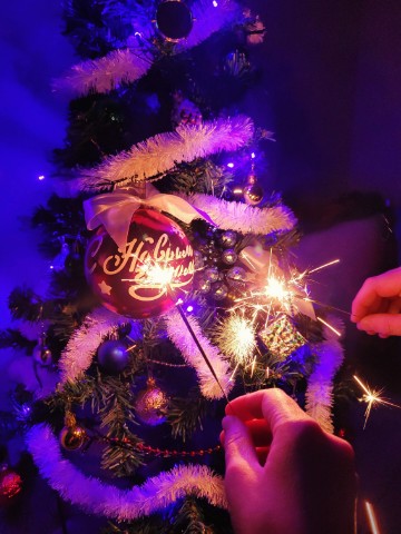 С Вами LENA KOTOVA в LOOKY. #lenakotova,#winter,#happy,#newyear,#ДворЧудес. Happy New Year! 🥂🤍...