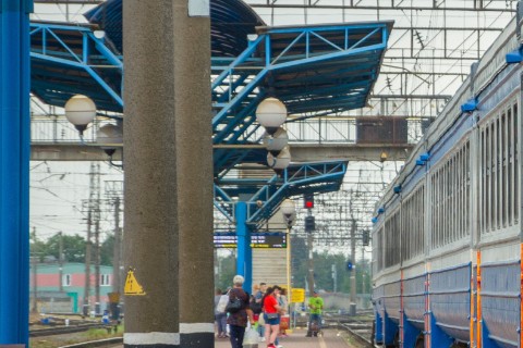 Alexey_trainz3 в LOOKY. #Поезда,#ЖелезнаяДорога,#Путешествия,#Вокзал,#Локомотив,#Рельсы,#СкоростнойПоезд,#Поездка,#Транспорт,#Электричка,#ЖелезнодорожныйТуризм,#ЖДПутешествия,#ПейзажиИзОкна,#Комфорт,#ДальнийПуть,#ПассажирскийПоезд,#ЖДСтанция,#ПоездЖизни,#РетроПоезд,#Паровоз,#ЖелезнодорожныеПриключения,#Вагон,#МеждугороднийПоезд,#ПоездкаНаПоезде,#ЖДЭкспресс,#ВремяВпути,#ЖелезнодорожныеПути,#ПоезднойМир,#ЖелезнодорожныеСети,#СтанцияМечты. Дизель поезд прибыва...