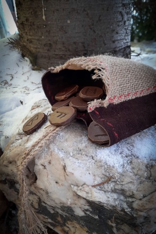 Tm_Ladia в LOOKY. #русь,#орнамент,#оберег,#обереги,#лесмойхрам,#славяне,#хобби,#хоббидлядуши,#секира,#язычество. Архив. 
Руны.

#русь...