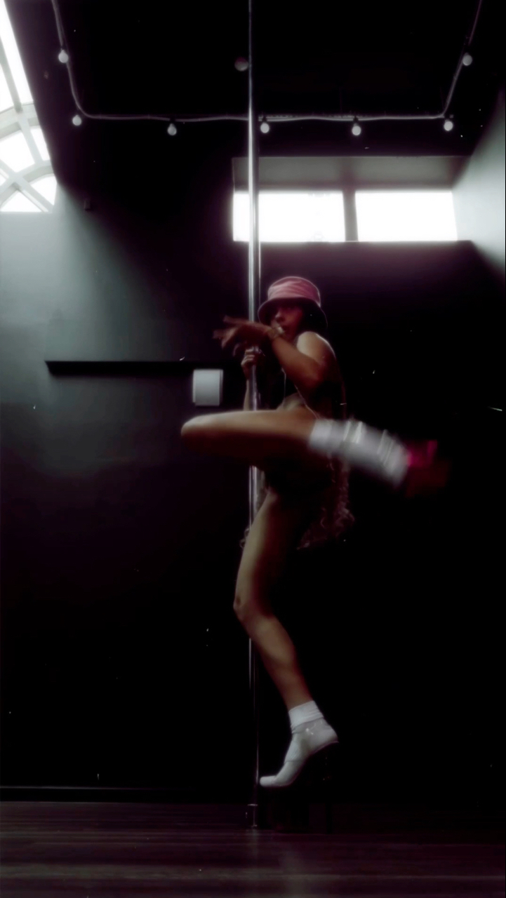 Goldova Olga in LOOKY. #poledancer. Improvisation🧸
.
 #...