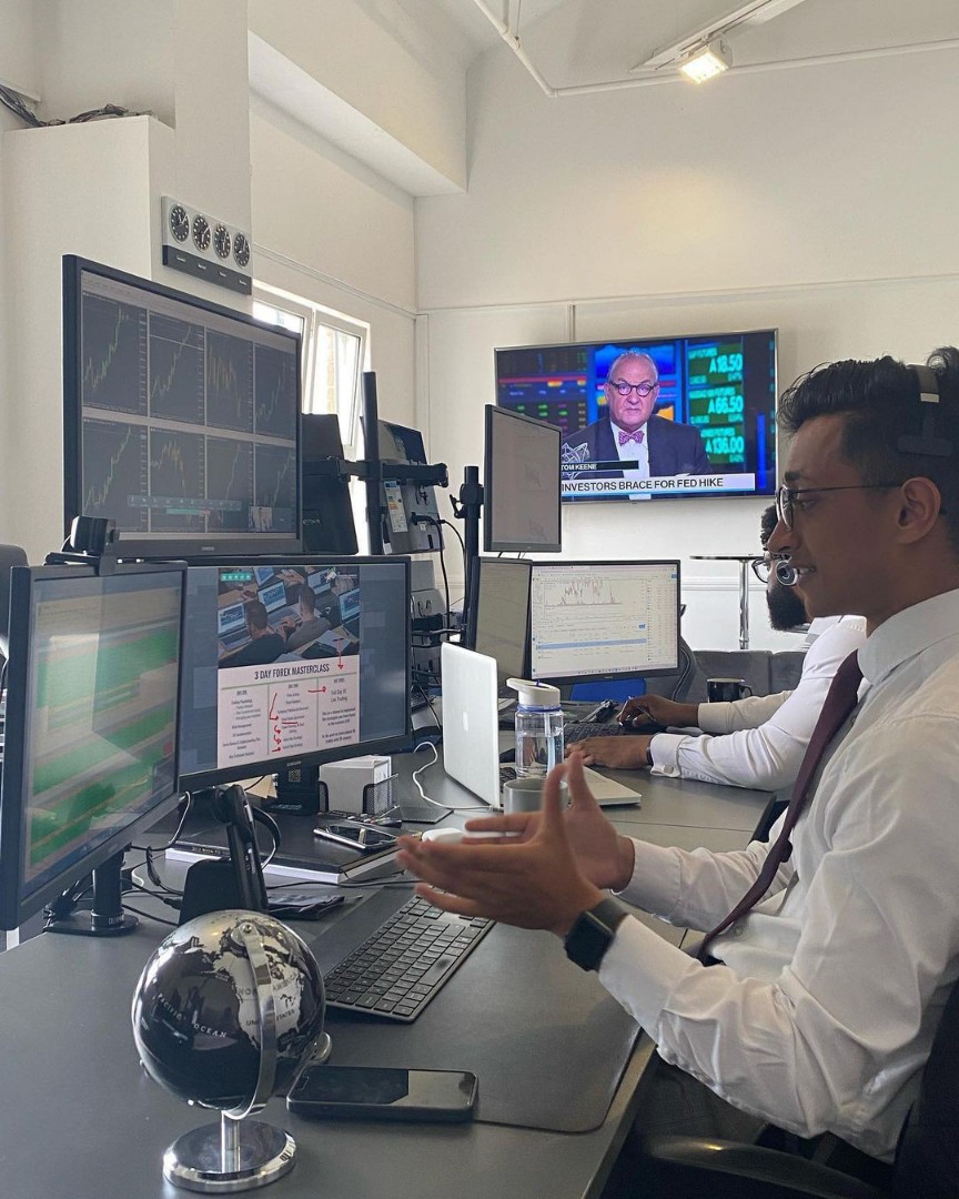 James Bentley fx в LOOKY — Kamran coaching one of our new traders through the basics on