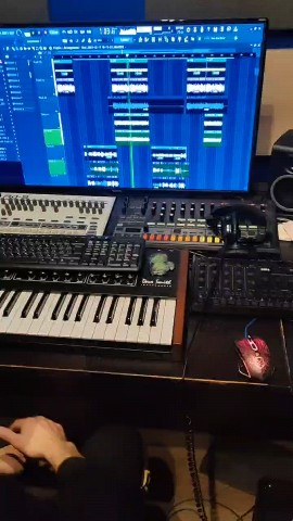 Alex Tov in LOOKY. . Новый трек для нашей...