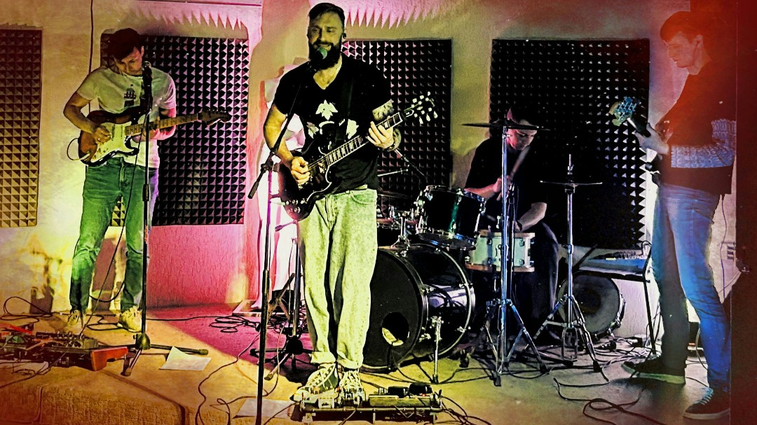 Вжарили сегодня року с парнями [@autumn_band](rn-looky://navigate/profile/fc6fd9ae-e0e1-4865-ade7-b02affc9d9a5) ) 