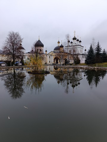 Виктория в LOOKY. #московскаяобласть,#давидовапустынь,#монастырь,#осень,#мужскоймонастырь,#красота,#церкви,#храм,#красивое. Ездили с подружками ...