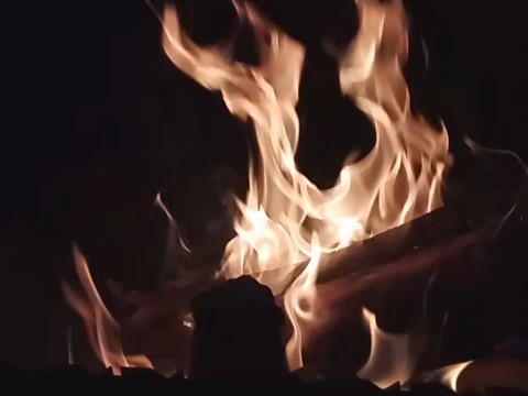 Чепай в LOOKY. . Мангал, дрова, огонь...