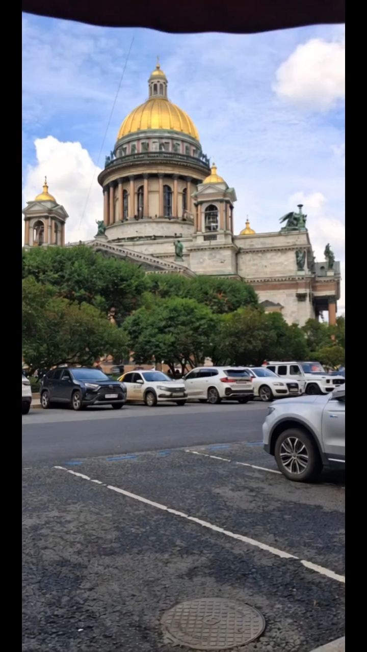 ИИ окрыляет в LOOKY. #Питер,#СПБ,#Развлечение,#ИИ,#Интересное,#Новое,#Топ,#Лайк,#Репост,#Рекомендации,#Нейросеть,#иивидео,#Lookyai. Исаакиевский собор в...