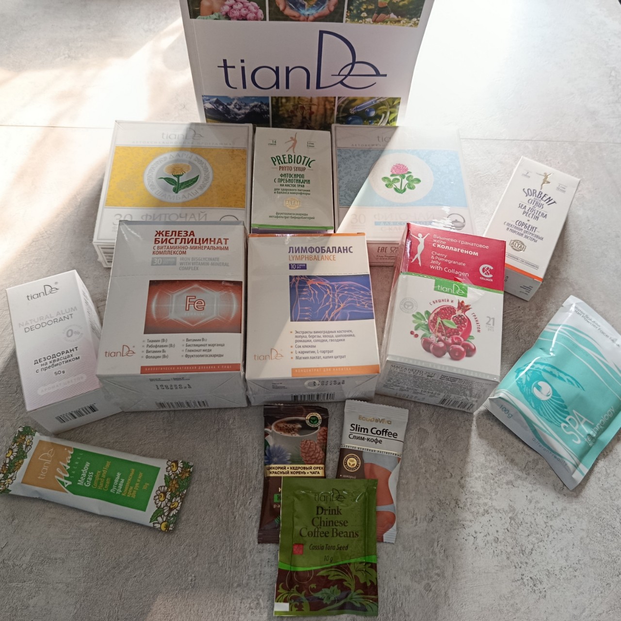 Вот такую красоту получила от любимой корпорации TianDe 🌿 
В этот раз прошлись по БАДам 💊
🔺 Железо;
🔺 Сорбент;
🔺Пребиотик;
🔺Лимфобаланс;
🔺Коллаген;
🔺Фиточаи;
🔺 Кофейные напитки.
И также подарочек от участия в розыгрышах 🎁 дезодорант с пребиотиком на квасцах и универсальный крем ❤️
И как же я могла забыть про любимую "Жемчужную пудру" 🦪

Коллаген и лимфобаланс будет второй курс. Результат был уже после первого курса 💪🏻

Позже, будут обзоры на все продукты 👋🏻

#De_отзыв 
#tiande 
#корпорация_красоты_и_здоровья 
#красивой_быть_легко