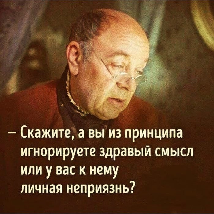 Н̶е̶р̶в̶н̶ы̶е нервирующие клетки

Не понимаю. 

Зачем впихивать текст в экселевскую таблицу? Буквы вываливаются из этих ячеек, как как пакеты из пакета. Excel — для цифр и формул. Им там комфортно, а тексту — нет.

Прекрасные перфекционистские таблицы можно создавать и в Google Docs. Причем не надо ничего двигать и сносить перегородки. Даже диаграммы можно делать. А ещё можно убрать разделение на страницы и никаких швов и стыков — космос просто. Но некоторым доставляет особое удовольствие засовывать текст в эти окошки для гномов и говорить, что это удобно. 

Да не фига не удобно! 

Тысячу раз пробовала. Всё съезжает, неприлично торчит и уползает за горизонт. 

Тооолько выравнишь. Зафиксируешь. Переходишь на следующую строчку — опять торчит кусок букв.👿 И зеленый экселевский цвет в такие моменты вообще не успокаивает! 

Если кто-то присылает ТЗ в экселевской таблице, задерживаю дыхание и быстренько ныряю в неё. Тыкаю Ctrl + A и Ctrl + C, забираю нужное и — на берег. На чистый, ровный и удобный Google Docs.

А может, есть какая-то тайна, узнав которую буду использовать Excel для текстов? Скажите, почему вам удобно писать текст в Excel?