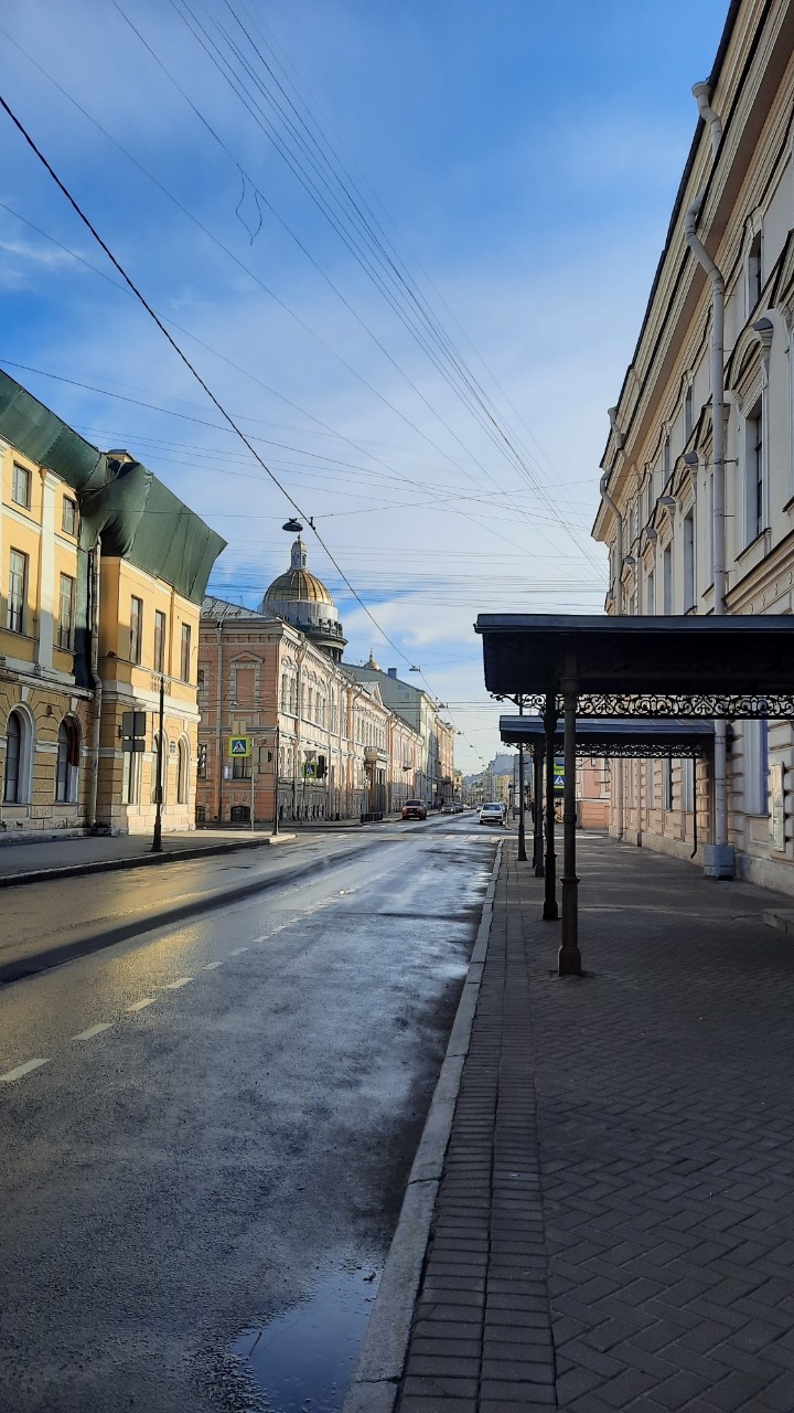 Город без людей-атмосферно
#Питер#город#утро#солнце#солнечныйПитер#красота#весна