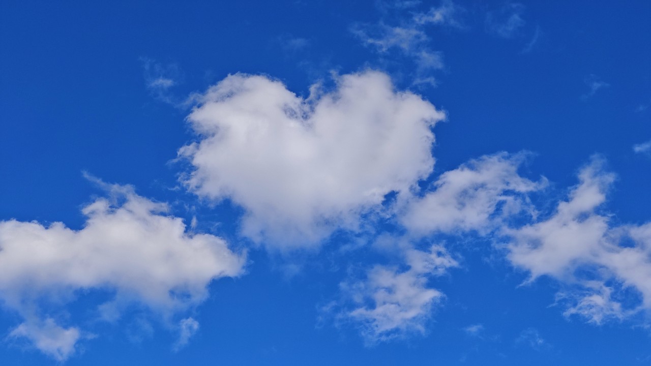 небо посылает любовь 😘