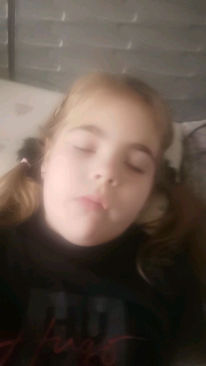 Looky_177411263397705 в LOOKY. . Я заболела пшыкаю го...