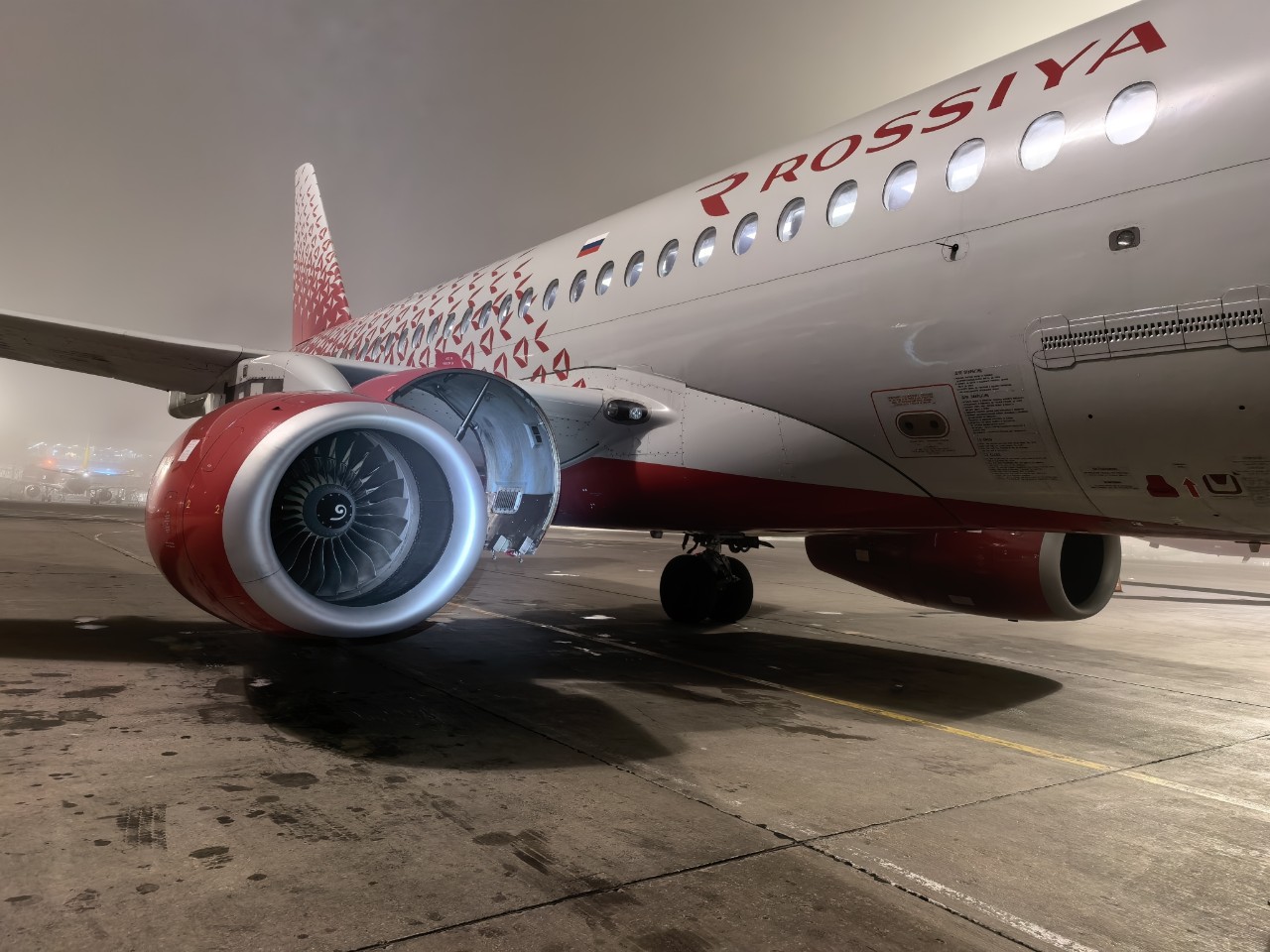 masshtab_models в LOOKY — Запуск двигателя на самолёте #Ssj100 после выполнения работ.