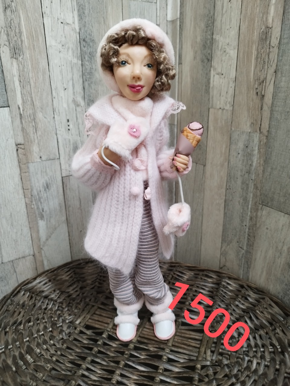 🧚‍♂️8 Ноября День первых признаков зимы.
🧚‍♂️Этот день извещает нас о том, что скоро придет черед лыжам, конькам, санкам, снежкам и сосулькам, варежкам и шапкам.....
🤣А у меня первый признак зимы, это хочется Мороженое🍨 😋
8 ноября в кельтской мифологии день 🧚‍♂️ Феи Лисиины #куклаотевгеши
🧚‍♂️Феечка холодного лакомства-мороженого Лисиин 40 см. В продаже в честь 🎉🎈 1500 + почта