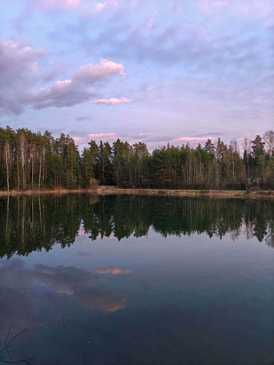 poboruev_landscape в LOOKY. #природа,#закат,#рассвет,#утро,#вечер,#небо,#облака,#лес,#озеро,#отражение,#вода,#фотонателефон,#фотонамобильный,#мобильноефото,#фотоприроды,#природноефото. Первый красочный зак...