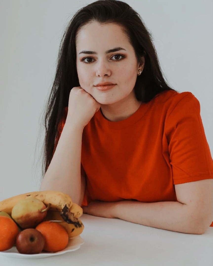 Итак, друзья, всем привет!
Хотелось бы начать знакомство с Вами, немного рассказав о себе.
▪️Меня зовут Татевик, можно просто Тата
▪️Мне 23 года
▪️Я являюсь нутрициологом с медицинским образованием 👩‍🎓 
Со всеми документами ( дипломы, аккредитация, сертификаты) Вы можете ознакомиться в актуальном "Дипломы". И то, что Вы там увидите - это только начало.😁

Пришла я к своей профессии, пройдя долгий и тернистый путь. Но об этом поговорим в другом посте. Не будем засорять наше с Вами знакомство. 

Главная тематика моего блога: НУТРИЦИОЛОГИЯ. У меня вы найдёте массу полезной иформации по питанию, по  составам продуктов, коррекции веса, ЗОЖ и не только.А может и вовсе захотите записаться ко мне на консультацию, получить свою программу питания  и наставничество 24/7 с моей стороны.😉

Добро пожаловать в мой блог❣

Если Вы дочитали до конца, ставьте ❤ и я отправлю в личку свой личный гайд на тему: "Самые распространённые ошибки на пути к стройному телу!"

#нутрициология