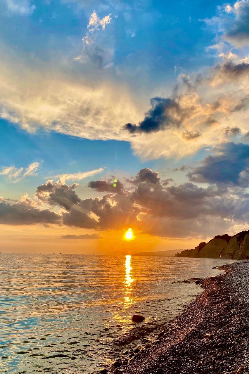 lovegelendzik в LOOKY — Доброго вечера, друзья!
Вас встречает шикарный закат 🌅 из Г