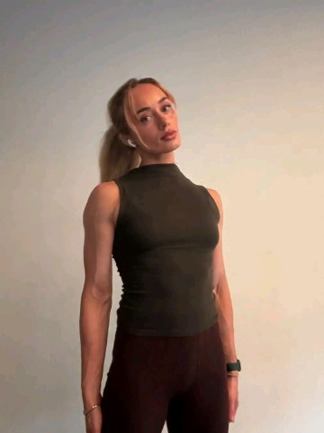 Looky_1677508575012 в LOOKY. . Ты ужасно маленькая,...
