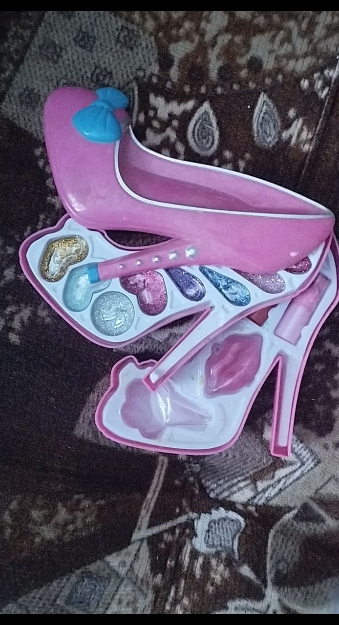 Looky_173342491538047 в LOOKY. #детскаякосметика,#дочкинакосметика. У дочки косметики бо...