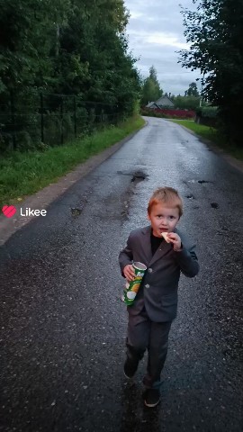 Юрий Михеев в LOOKY. #сын,#сынвкостюме,#прогулка,#Михеев,#сыночек,#ребёнок,#подороге,#август2026,#лето,#сотцом. Лев Михеев в костюме...