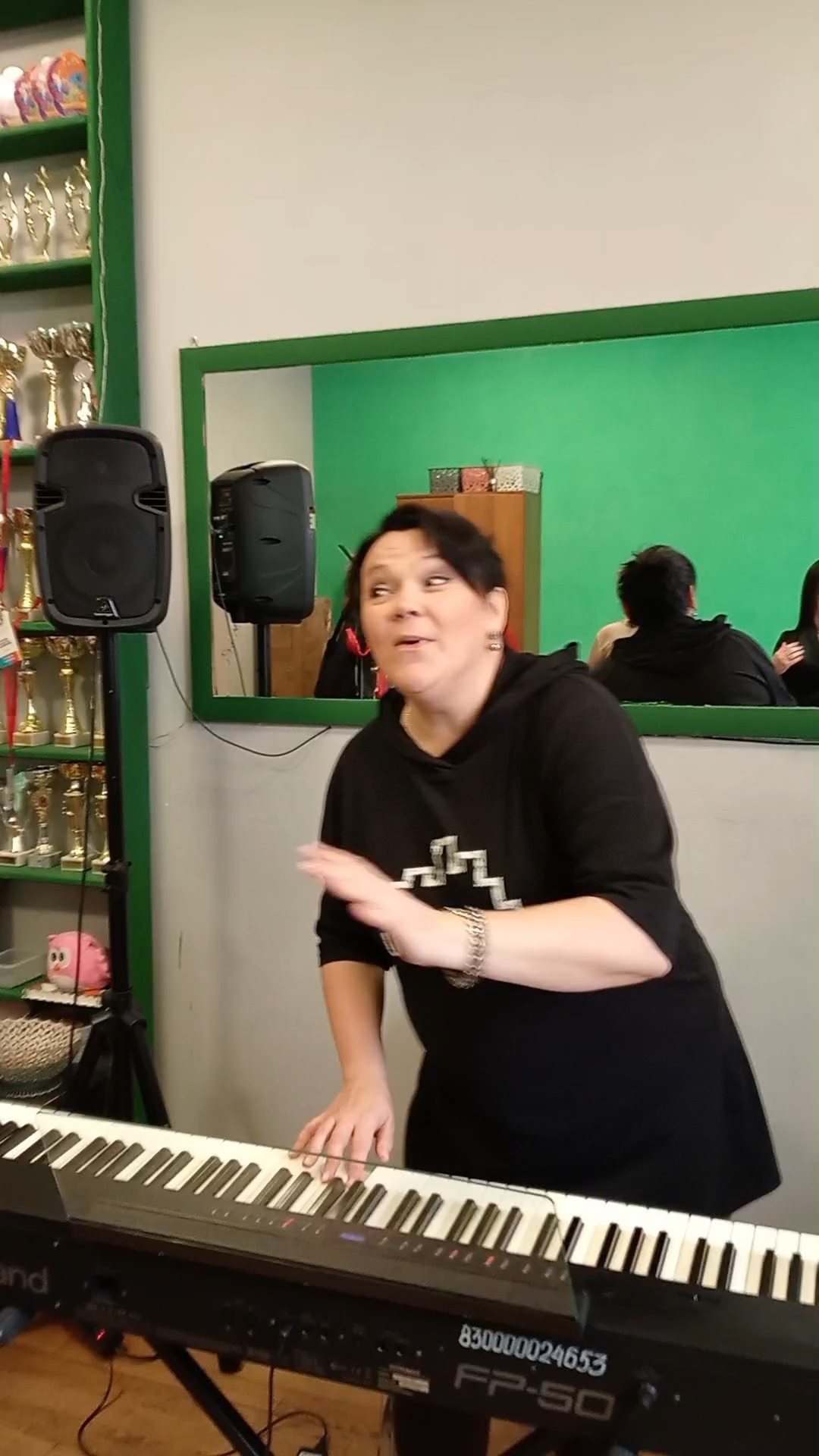 Grom_vocal в LOOKY. . Хватит критиковать с...