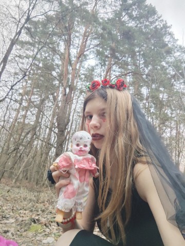 Looky_173826764589069 в LOOKY. #хеллоуин,#эстетика,#мрачно,#фотосессия,#лес. Я любящая мать) #хел...