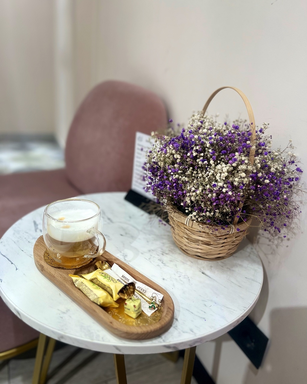 Обновление себя и вкусный кофе в доме красоты HAIRGURU [@grayr_hair_guru](rn-looky://navigate/profile/b47b9952-4443-40a5-b4ef-3e9270360da1) [#домкрасоты](домкрасоты) [#красногорск](красногорск) 