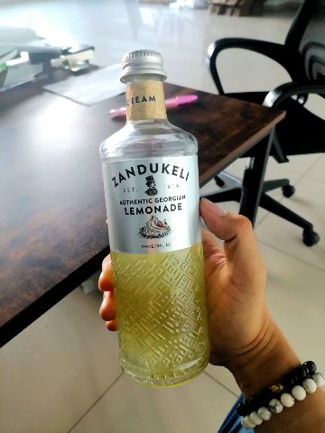 Никита в LOOKY. #ДизайнОформлениеZANDUKELI. Сегодня увидел бутыл...