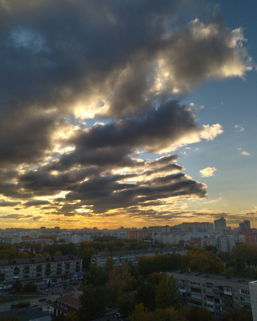 Sky Explorer в LOOKY — [#redmi9t](redmi9t) [#небо](небо) [#облака](облака) [#skypor