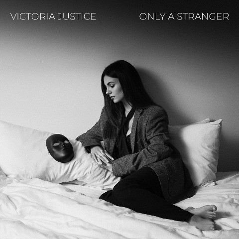 _victoriajustice_1993 в LOOKY. #OnlyAStranger,#NewMusic. «Only A Stranger» 🖤...