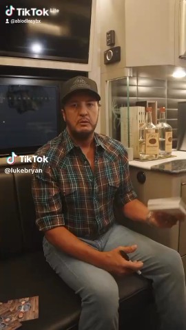 Luke Bryan в LOOKY — публикация