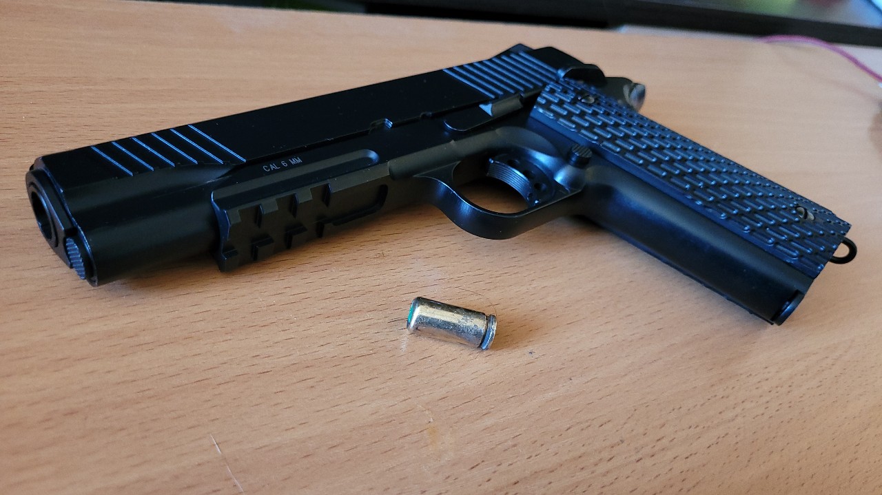 Colt M1911 [#черныйпистолет](черныйпистолет) 