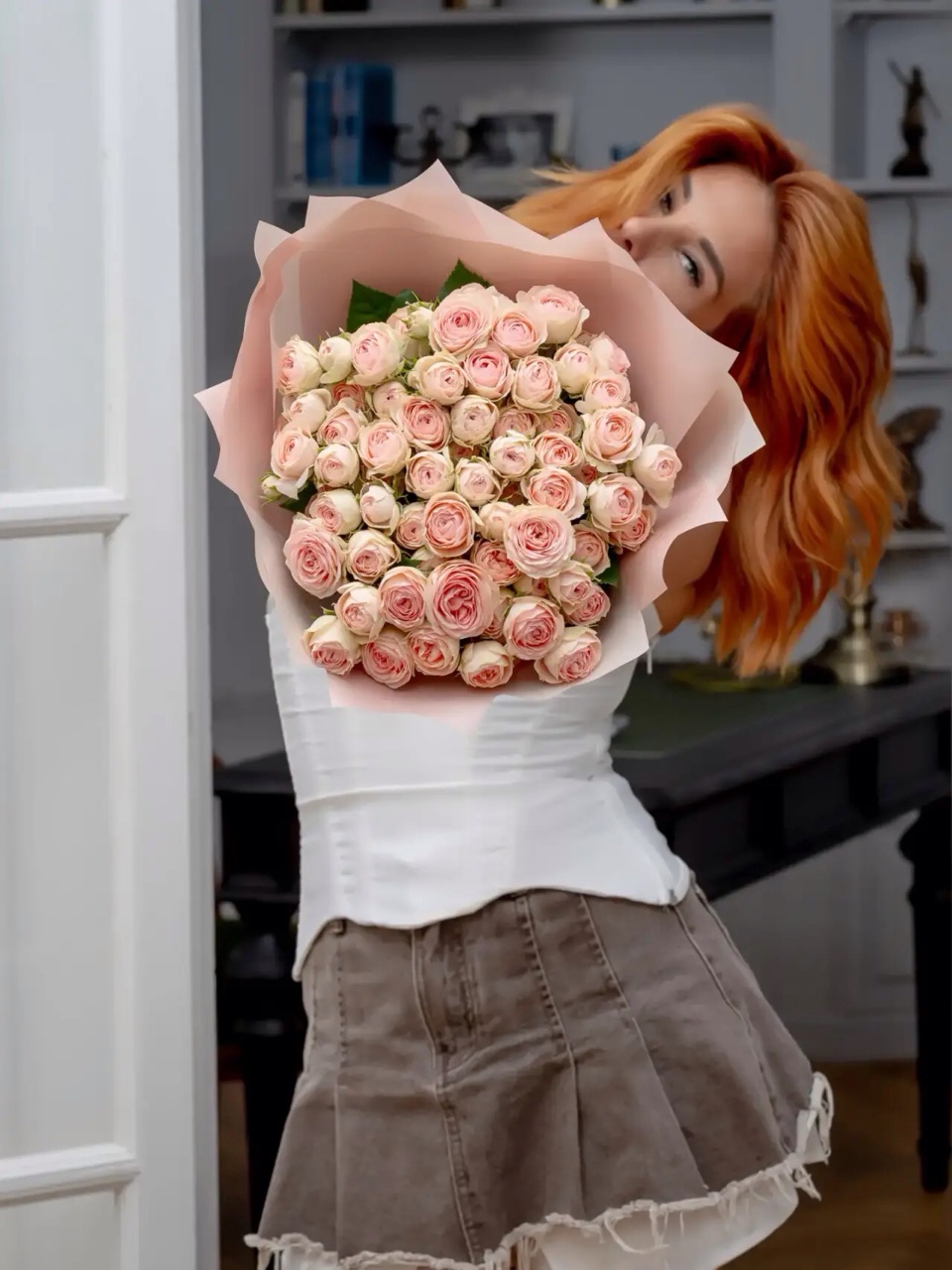 🌹21 кустовая роза в упаковке 3920₽

Адреса и телефоны розничных магазинов rurose.ru для 
оформления заказа и доставки цветов:

🌹Цветочный супермаркет №1
г. Москва, метро Авиамоторная, 
ул. Энергетическая, д. 20 (вход напротив магазина «Пятерочка»)
Построить маршрут в навигаторе
Ежедневно с 8:00 - 21:00 
+7(985)871-59-97 

 🌹Цветочный супермаркет №2
МО, Раменский р-н, д. Островцы, 
м-н Новые Островцы, ул. Баулинская, стр. 3Б (рядом с АЗС "ТЕБОЙЛ")
Построить маршрут в навигаторе
Ежедневно круглосуточно
+7(495)908-85-78 
+7(985)448-09-00

 🌹Цветочный супермаркет №3
МО, Раменский район, с. Быково, 
ул. Шоссейная, д. 295/2 (напротив автосалона)
Построить маршрут в навигаторе
Ежедневно круглосуточно
+7(910)421-55-25

🌹Цветочный супермаркет №4
МО, Раменское, ул. Десантная, д. 44В (в здании с магазином "Чижик")
Построить маршрут в навигаторе
Ежедневно с 8:00 - 21:00
+7(930)986-76-96

 🌹Оптово-розничный склад
г. Москва, ул. 5-ая Кожуховская, д. 22, к. 1 (вход с торца жилого здания, вывеска "Склад цветов")
Построить маршрут в навигаторе
Ежедневно с 8:00 - 20:00
+7(958)134-07-75
+7(932)400-96-05