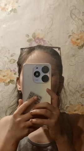 Сара в LOOKY. . 
