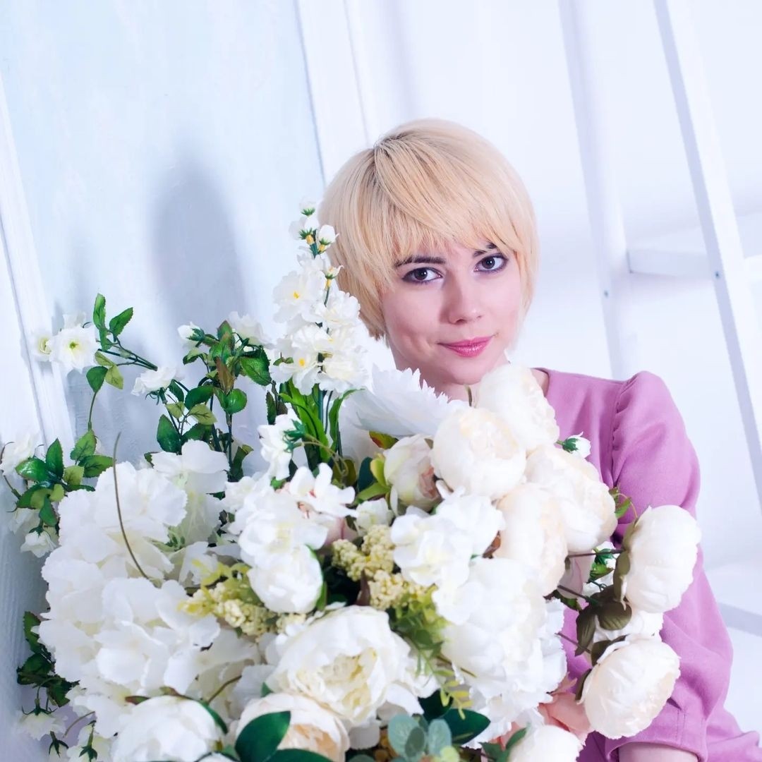 Фотосессия в студии, Казань :)
___
#фотосессия #моефото #сцветами #новыйгод