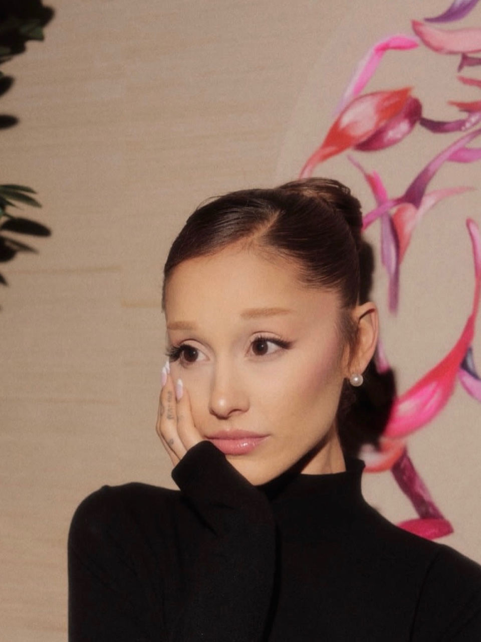 Ariana Grande in LOOKY